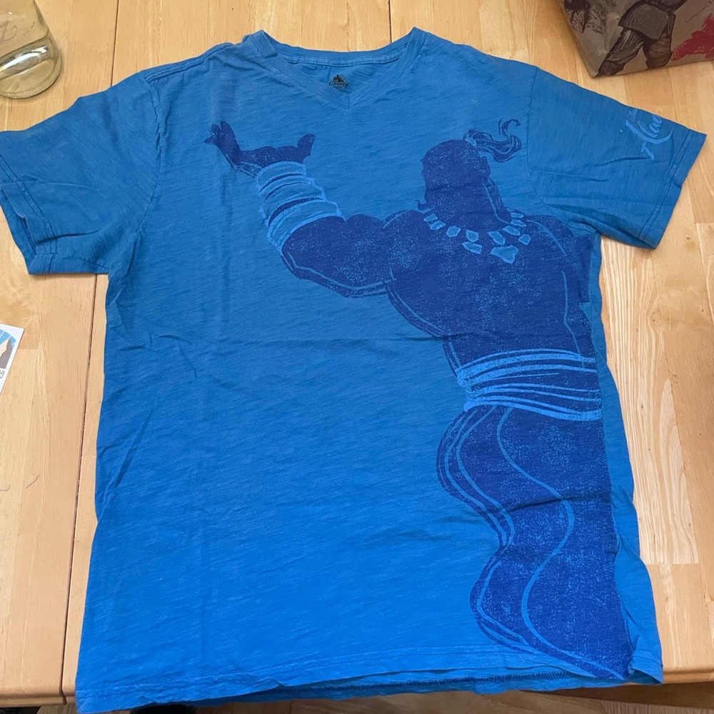 Great condition Disney- Aladdin Geenie Tshirt